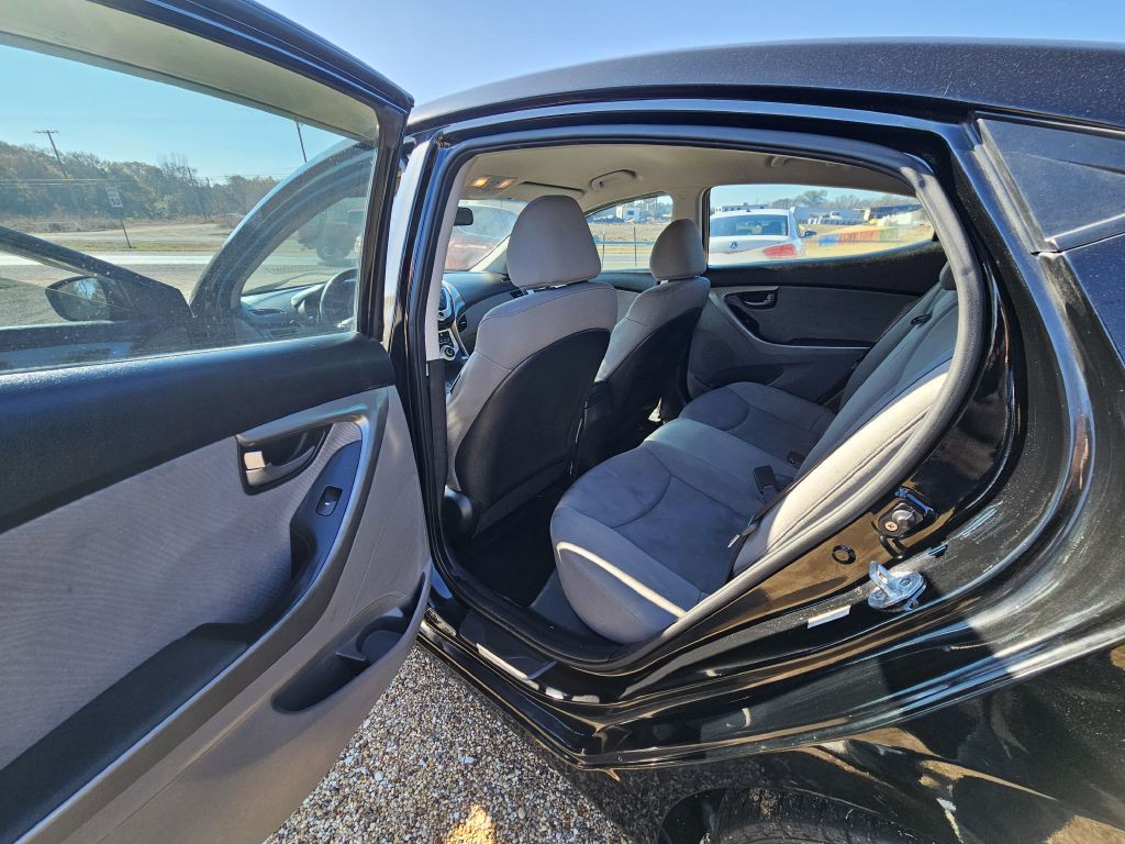 2012 Hyundai Elantra Image 7