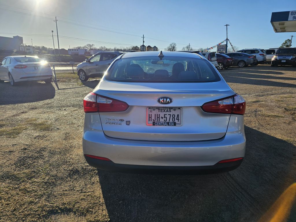 2016 Kia Forte Image 3
