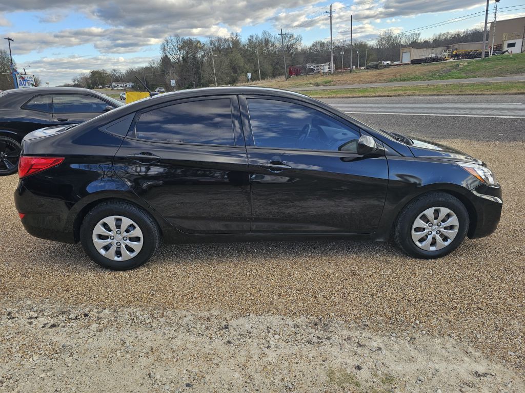 2017 Hyundai Accent Image 4