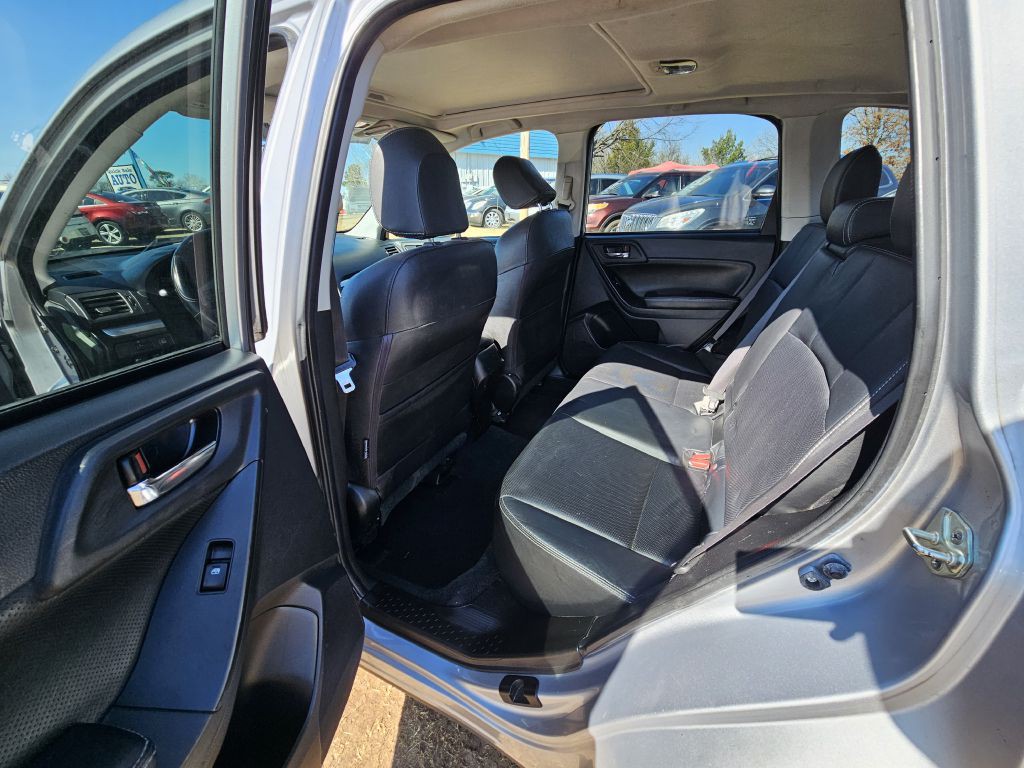 2015 Subaru Forester Image 6