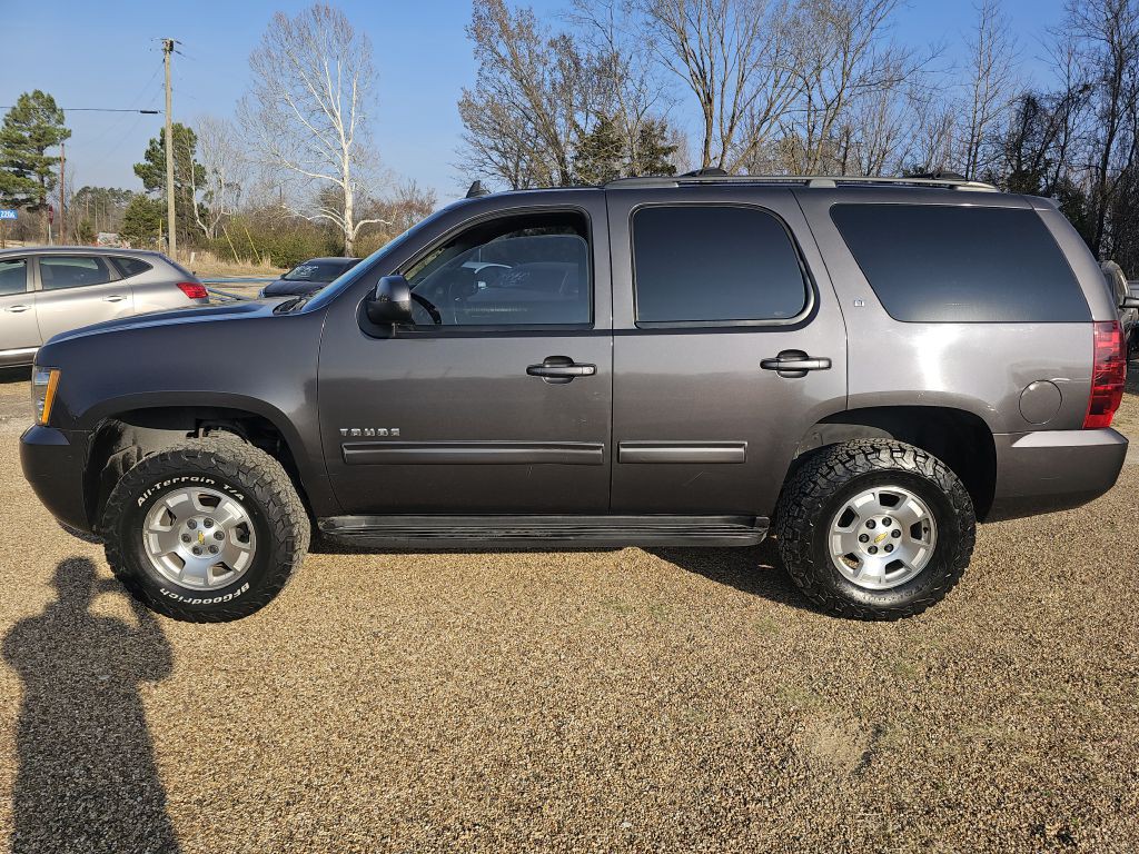 2010 Chevrolet Tahoe Image 2