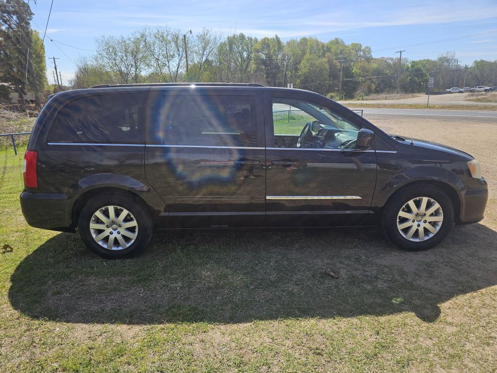 2013 Chrysler Town & Country Image 4