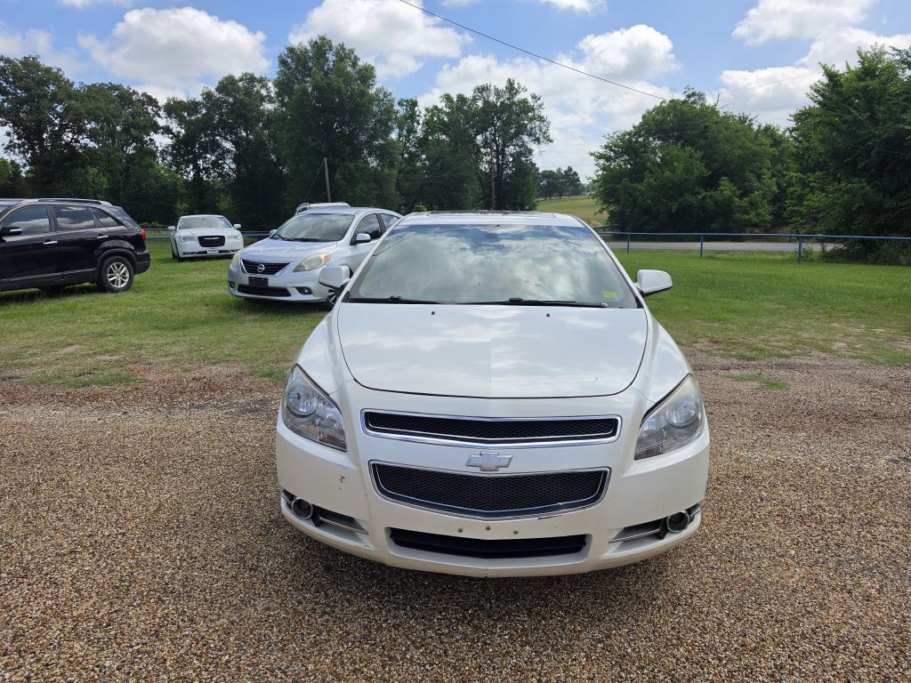 2011 Chevrolet Malibu Image 2