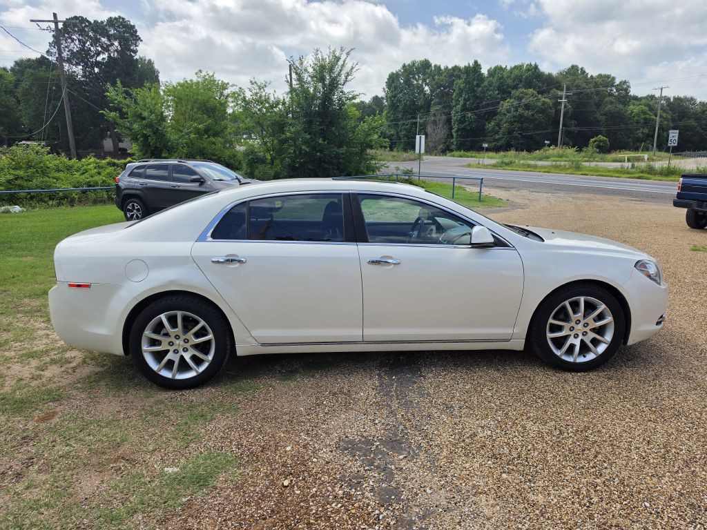 2011 Chevrolet Malibu Image 3