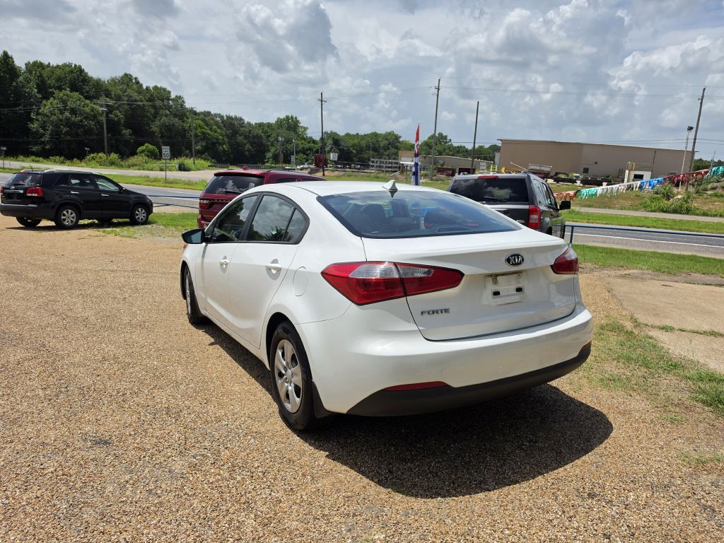 2016 Kia Forte Image 2