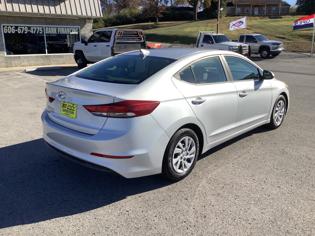 2017 Hyundai Elantra Image 7