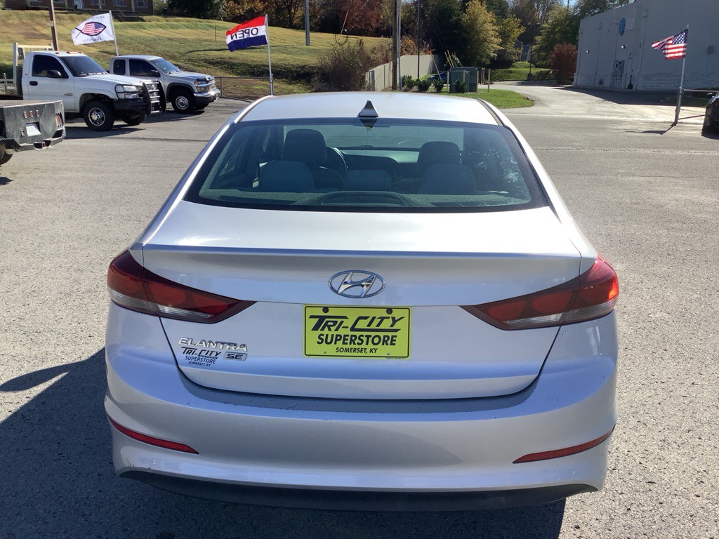 2017 Hyundai Elantra Image 8
