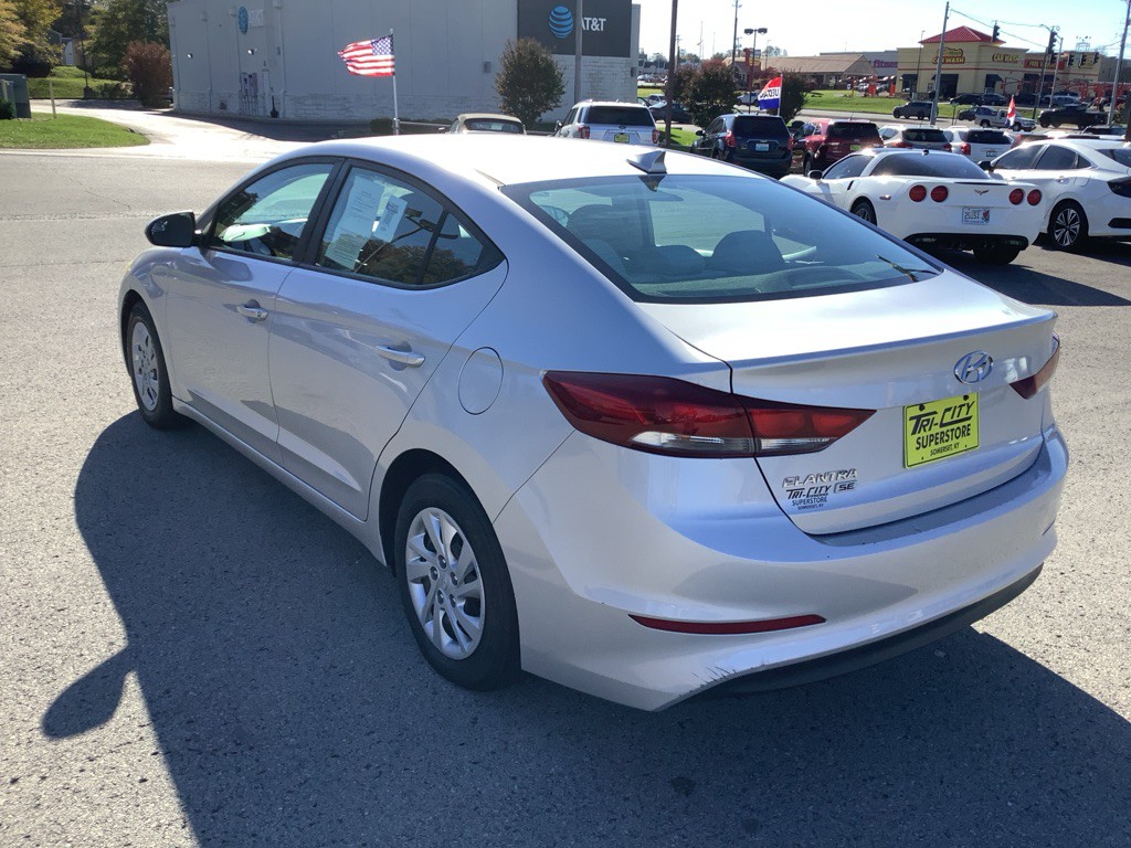 2017 Hyundai Elantra Image 10