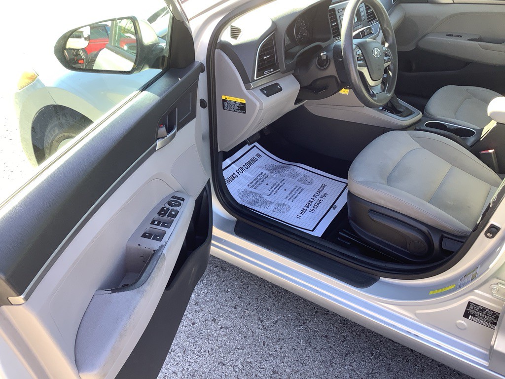 2017 Hyundai Elantra Image 12