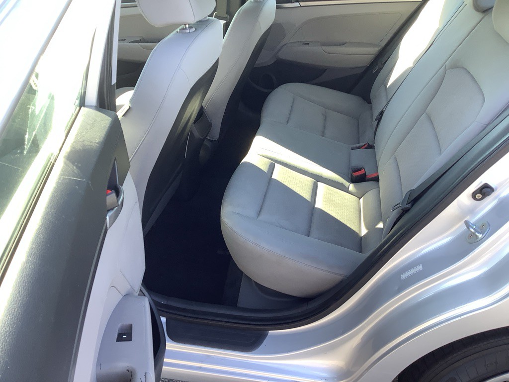 2017 Hyundai Elantra Image 14