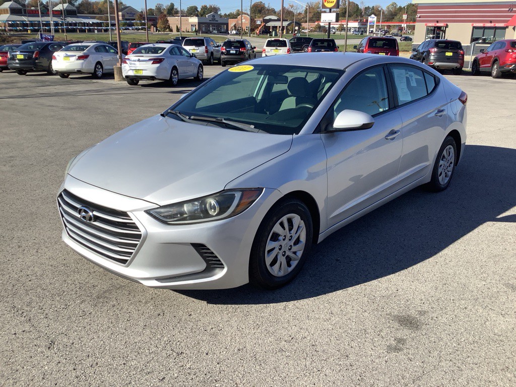 2017 Hyundai Elantra Image 2
