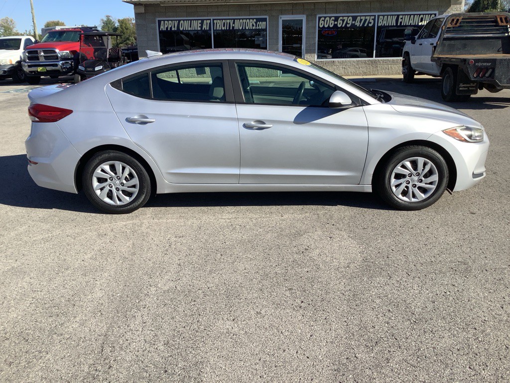 2017 Hyundai Elantra Image 5