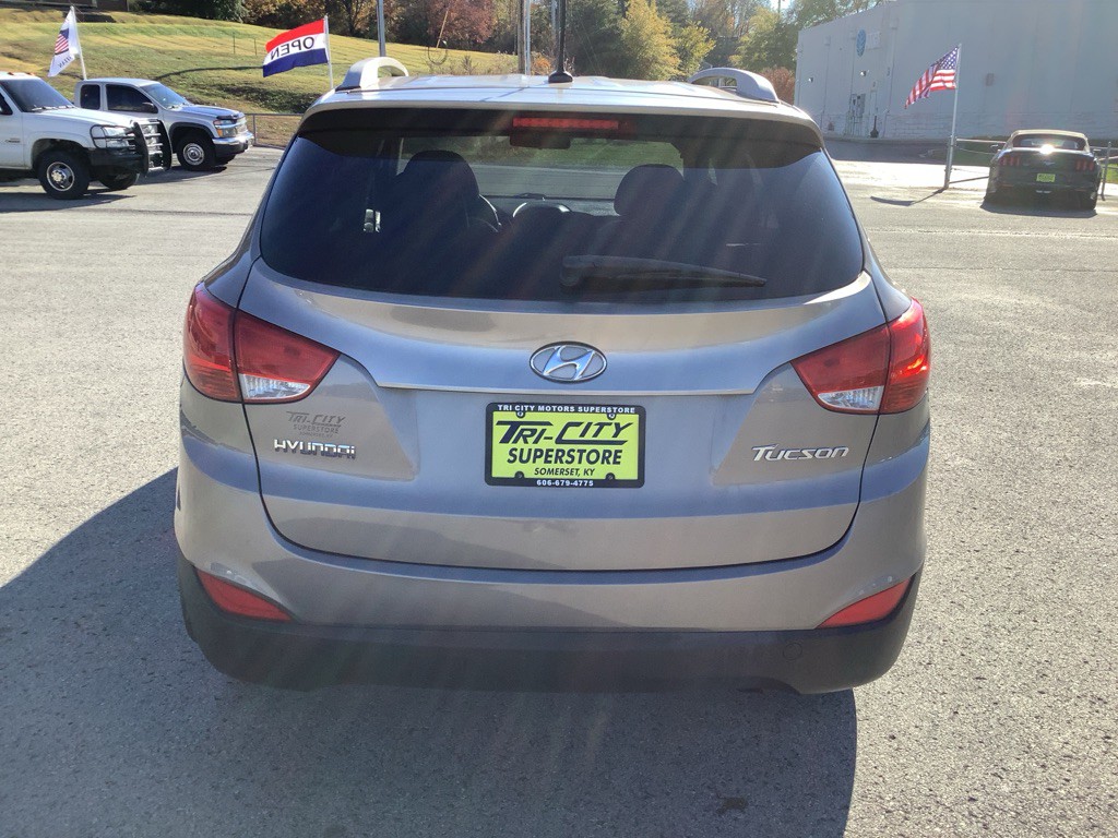 2012 Hyundai Tucson Image 8