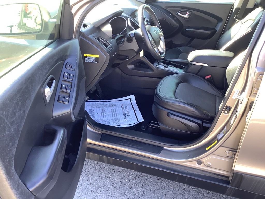2012 Hyundai Tucson Image 12