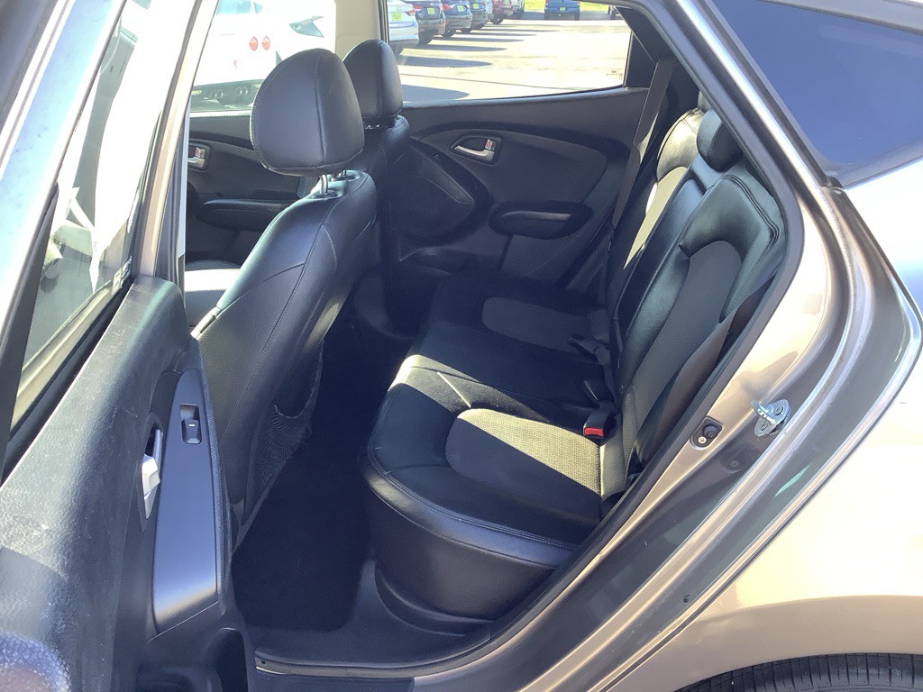 2012 Hyundai Tucson Image 13