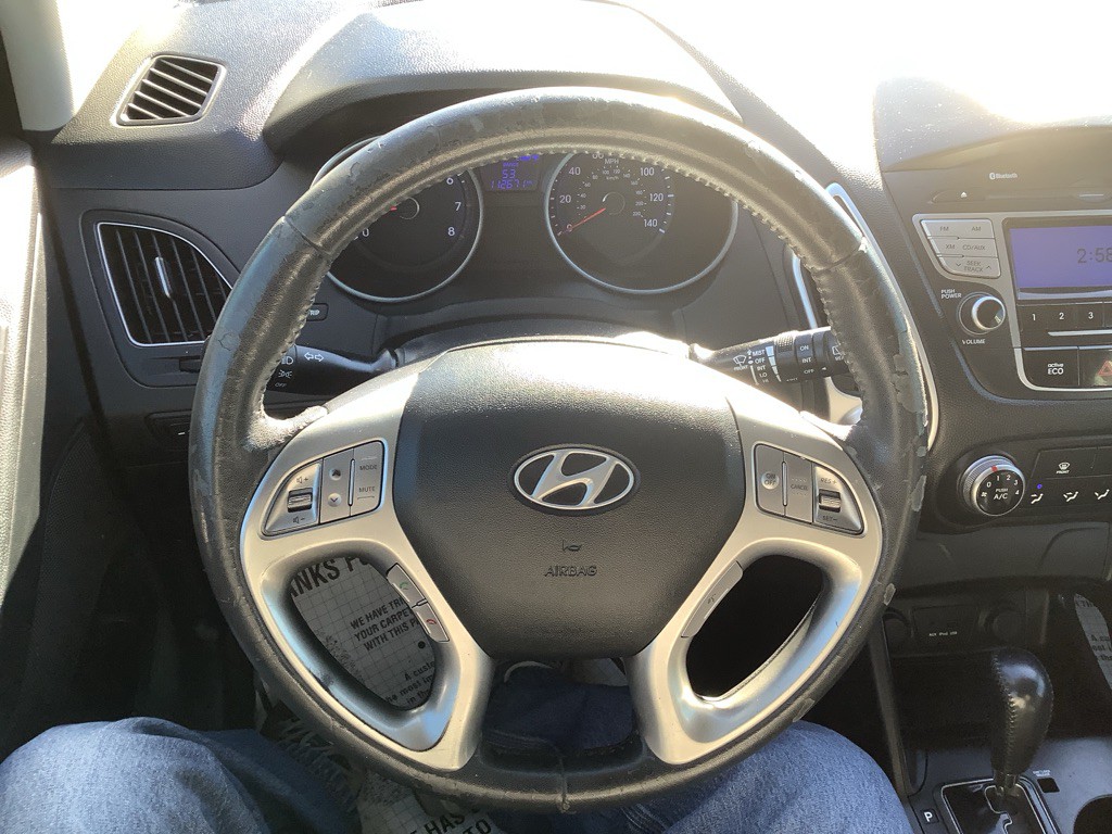 2012 Hyundai Tucson Image 17