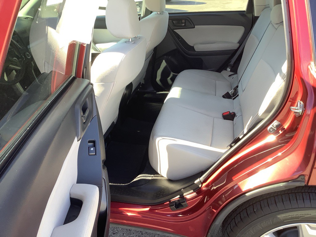 2015 Subaru Forester Image 13