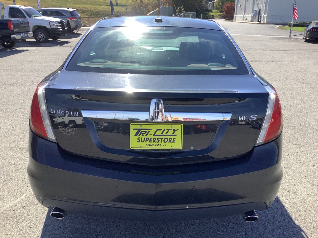 2011 Lincoln MKS Image 10