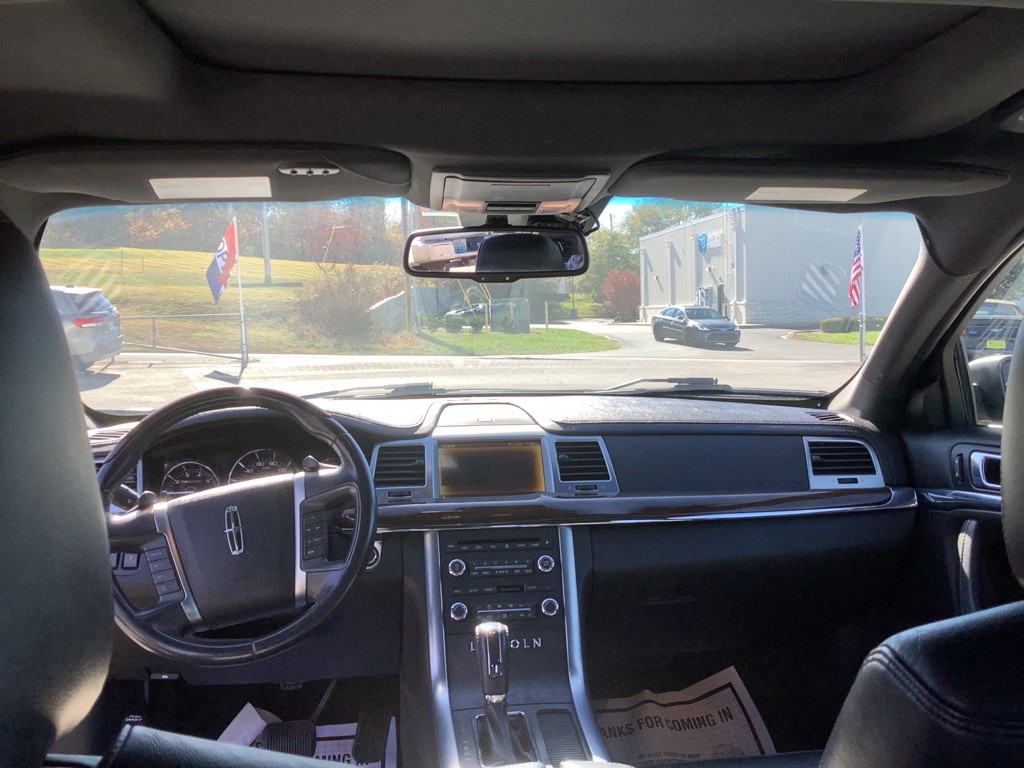 2011 Lincoln MKS Image 16