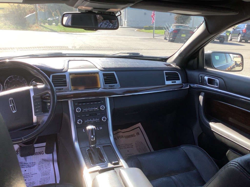 2011 Lincoln MKS Image 17