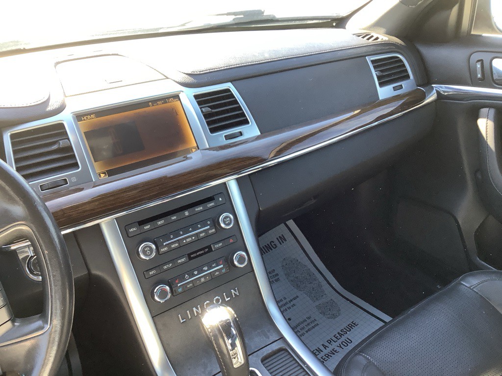 2011 Lincoln MKS Image 18