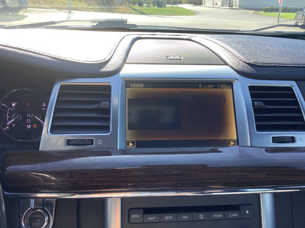 2011 Lincoln MKS Image 19