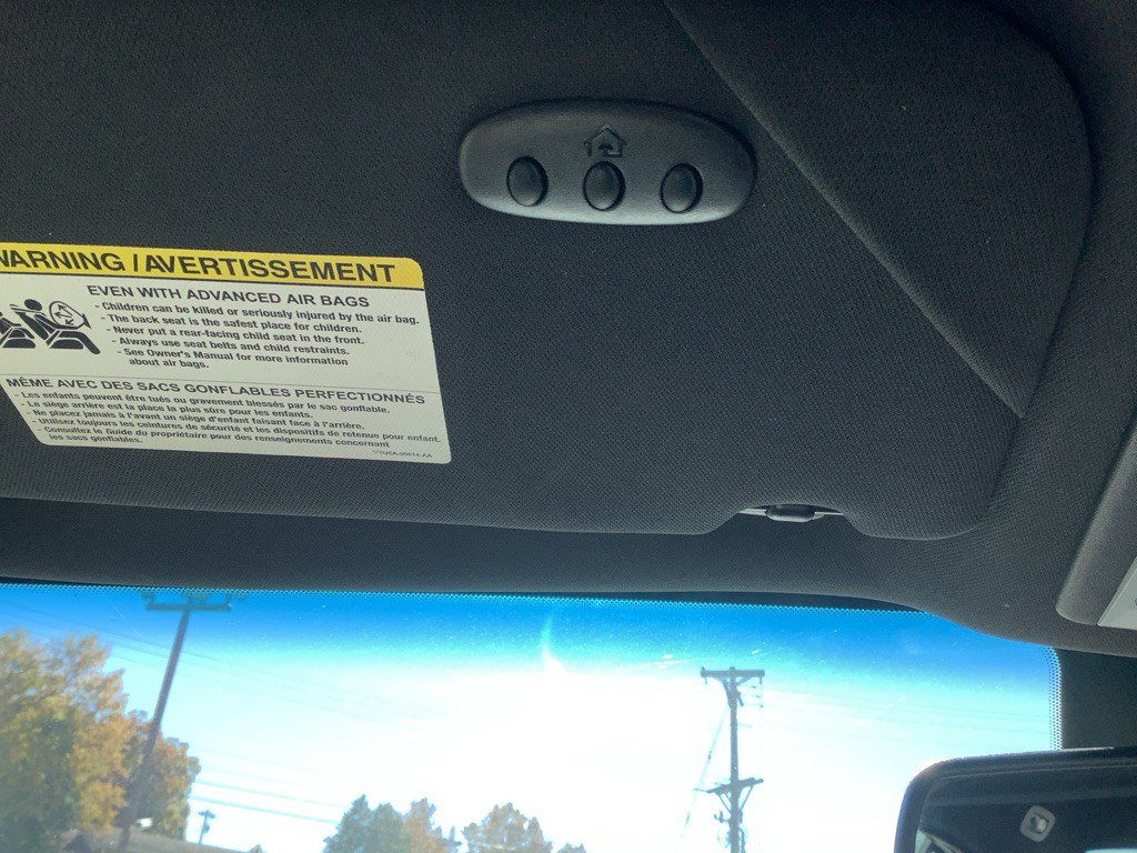 2011 Lincoln MKS Image 22