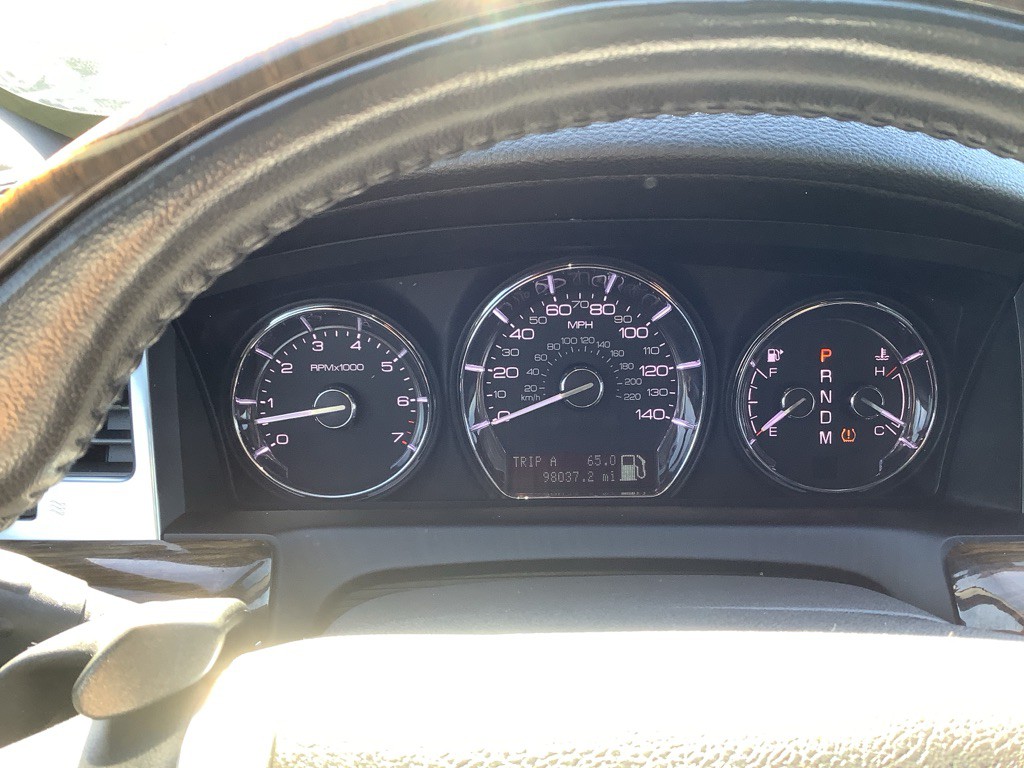 2011 Lincoln MKS Image 24