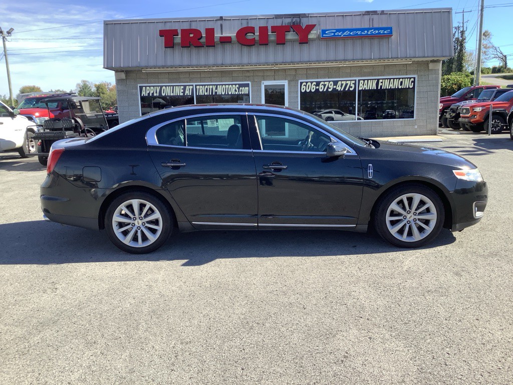 2011 Lincoln MKS Image 2