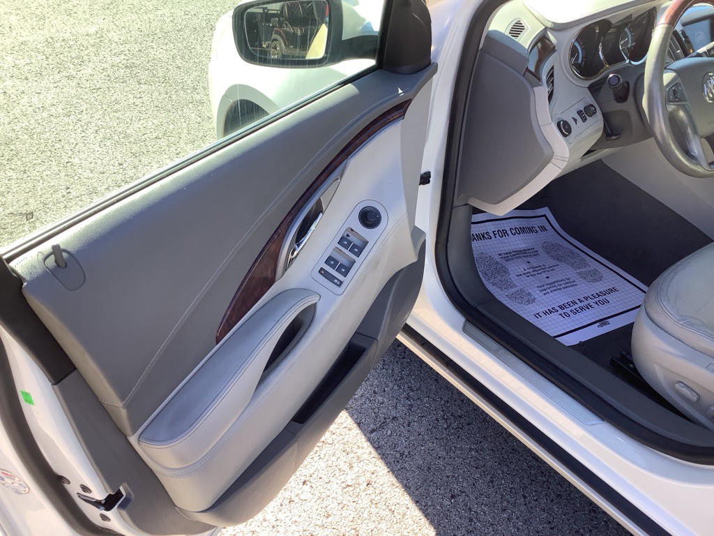 2013 Buick Lacrosse Image 12