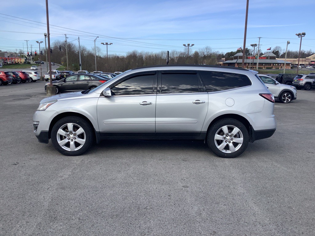 2017 Chevrolet Traverse Image 2
