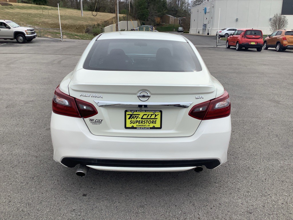 2017 Nissan Altima Image 9