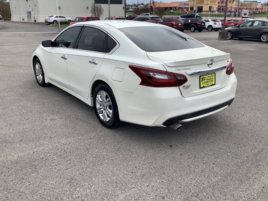 2017 Nissan Altima Image 12