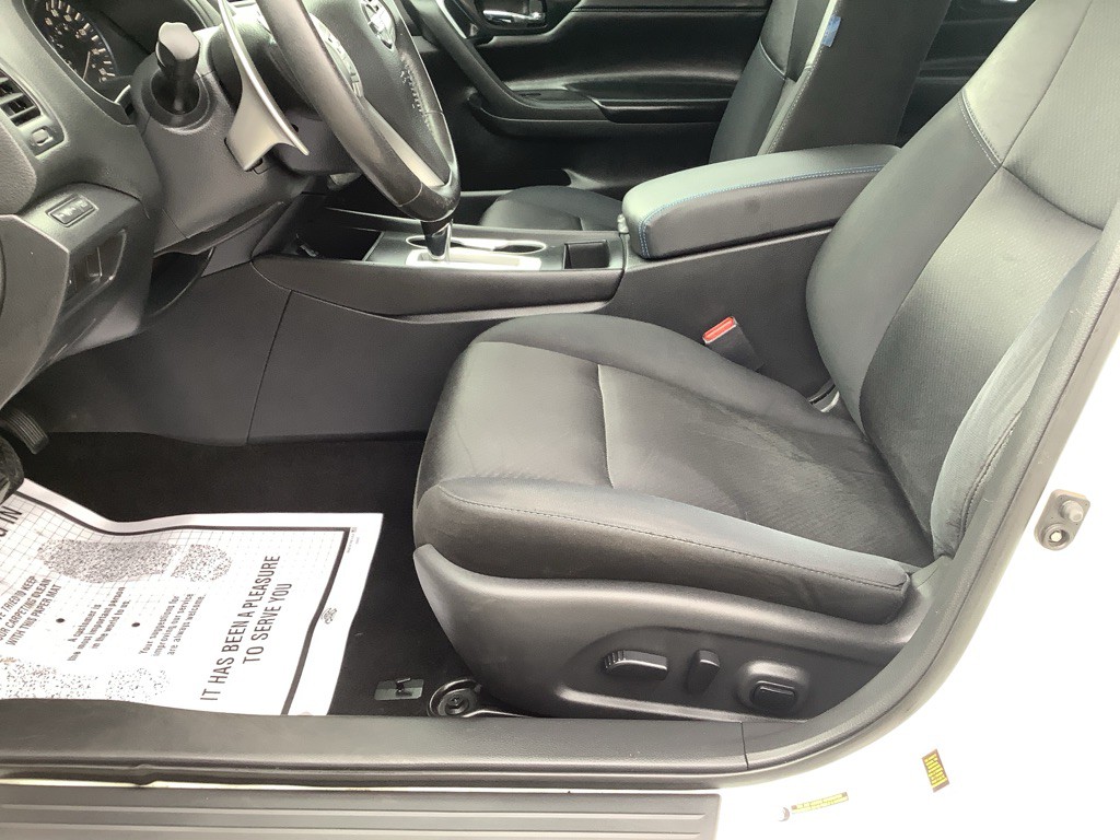 2017 Nissan Altima Image 14