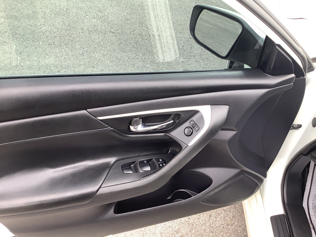2017 Nissan Altima Image 15