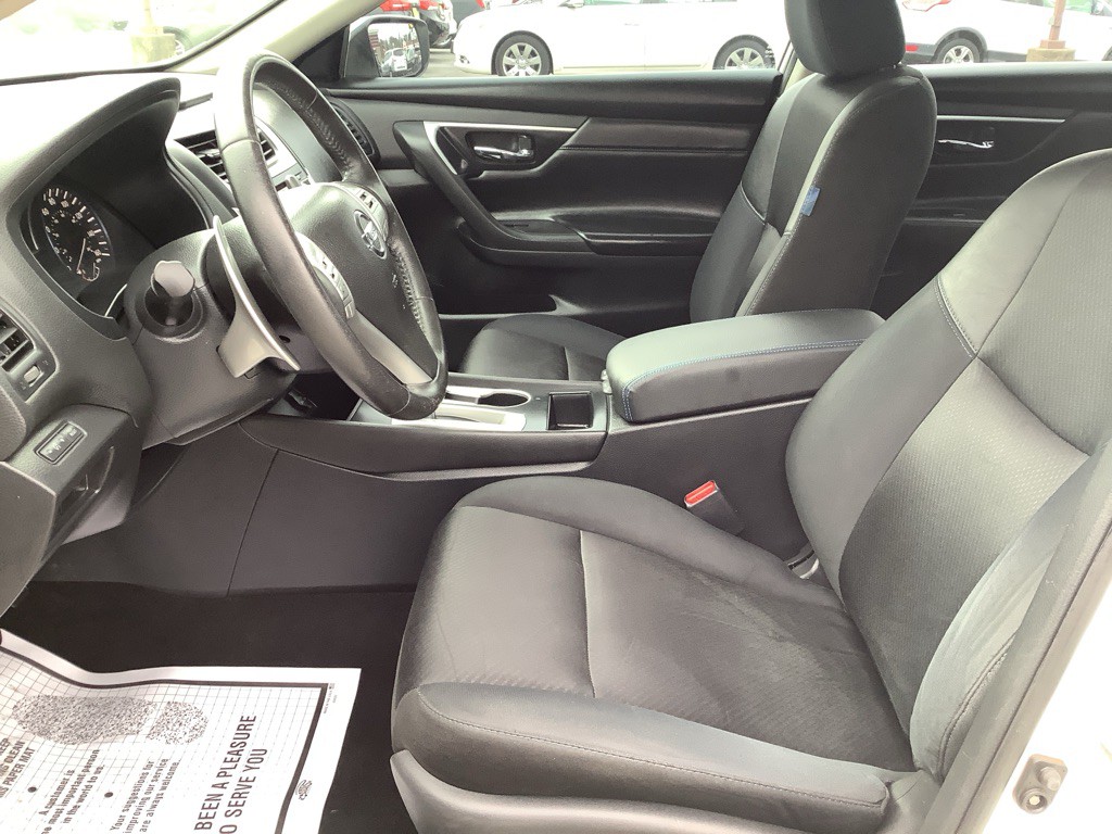 2017 Nissan Altima Image 16