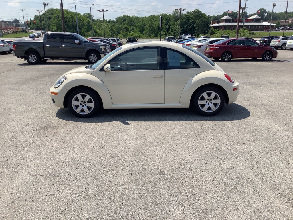 2007 Volkswagen Beetle Image 1