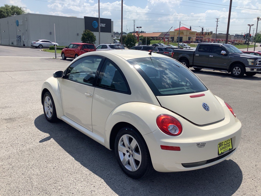 2007 Volkswagen Beetle Image 9
