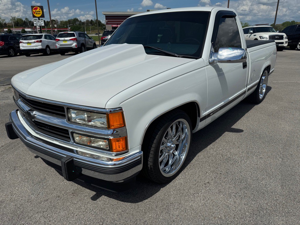 1996 Chevrolet Silverado 1500 Image 2