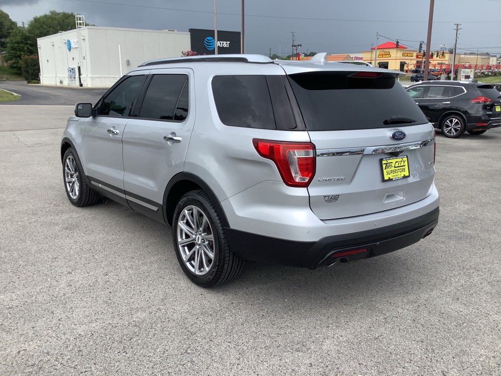 2016 Ford Explorer Image 9