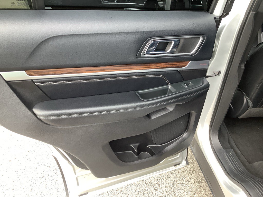 2016 Ford Explorer Image 14