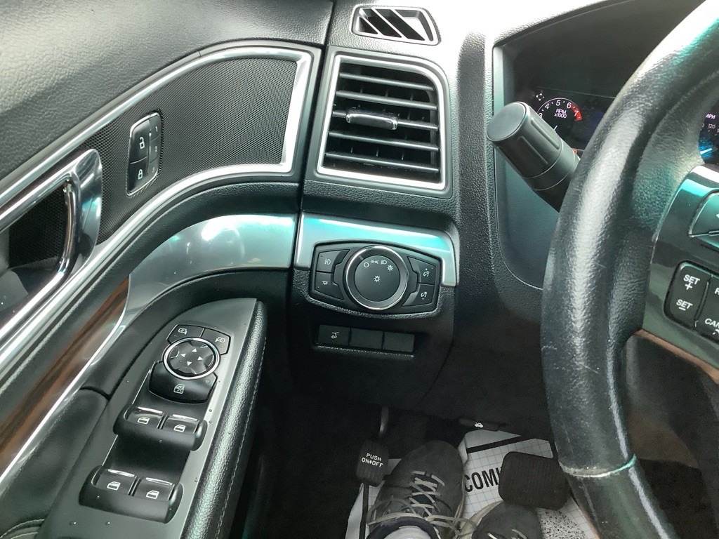 2016 Ford Explorer Image 18