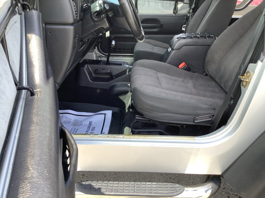 2004 Jeep Wrangler Image 10