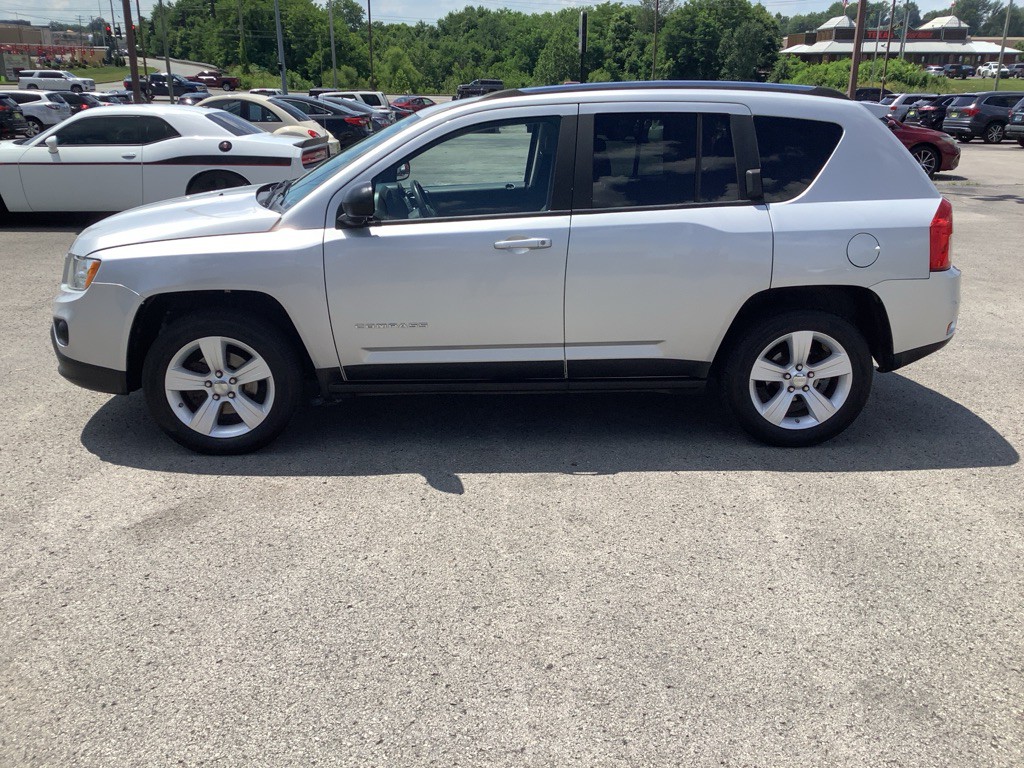 2011 Jeep Compass Image 1