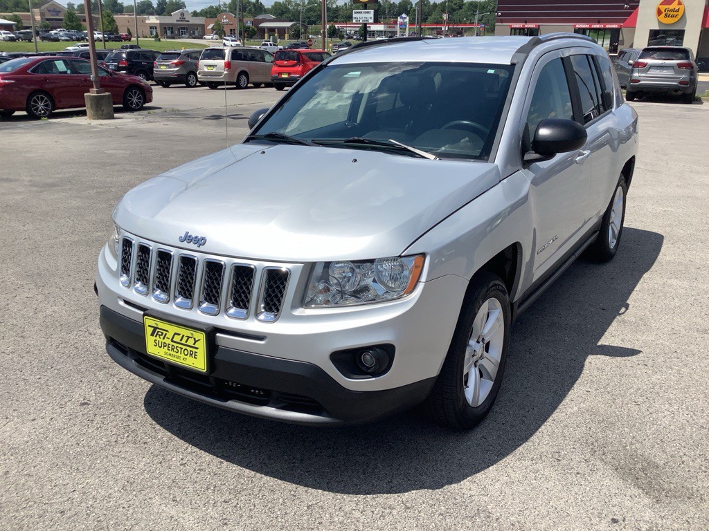 2011 Jeep Compass Image 2