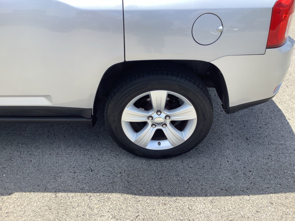 2011 Jeep Compass Image 10