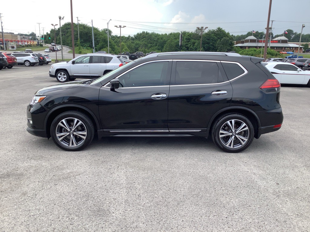 2017 Nissan Rogue Image 1