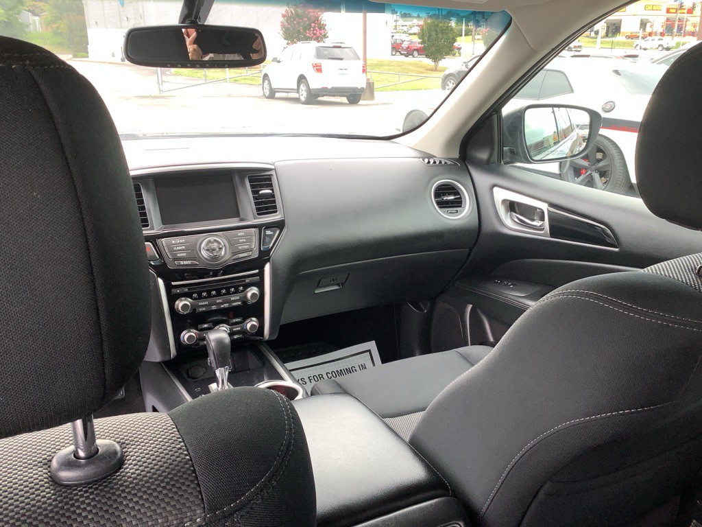 2018 Nissan Pathfinder Image 16