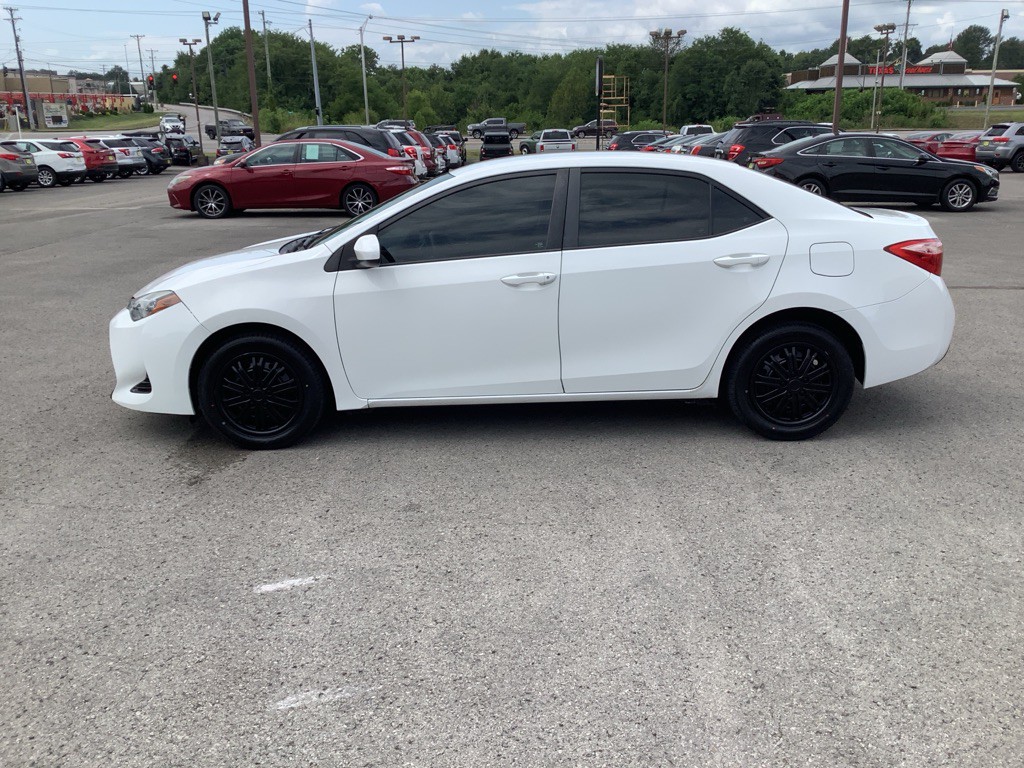2018 Toyota Corolla Image 1