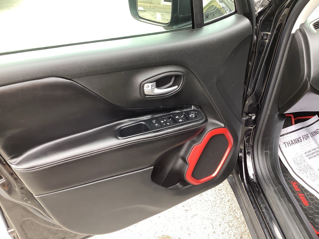 2015 Jeep Renegade Image 11